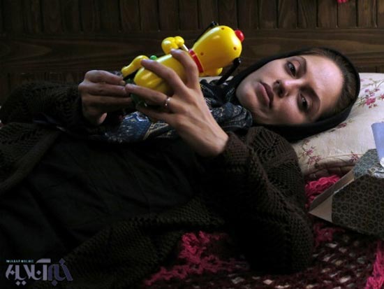 حضور مهناز افشار در «بیگانه» به همراه عکس