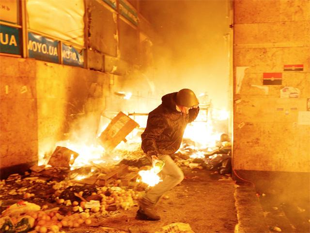 درگیری های شدید بین معترضان و نیرو های دولت در کیف اوکراین