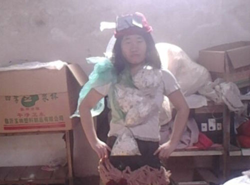 حرکات عجیب دختر جوان چینی برای جلب توجه در اینترنت! +تصاویر