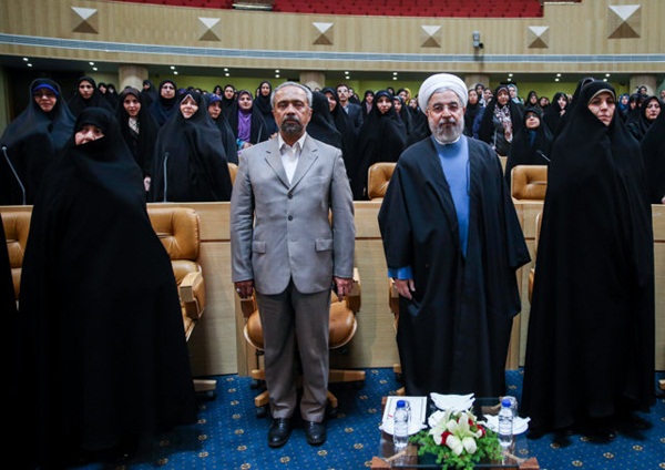 تصاویری از اقای روحانی و همسرش در همایش زنان