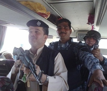 مداح معروف برای مبارزه با داعش سلاح به دست شد +عکس