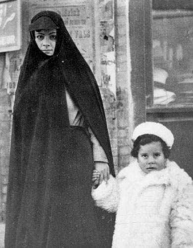 عکس/ زن ایرانی قبل از کشف حجاب!