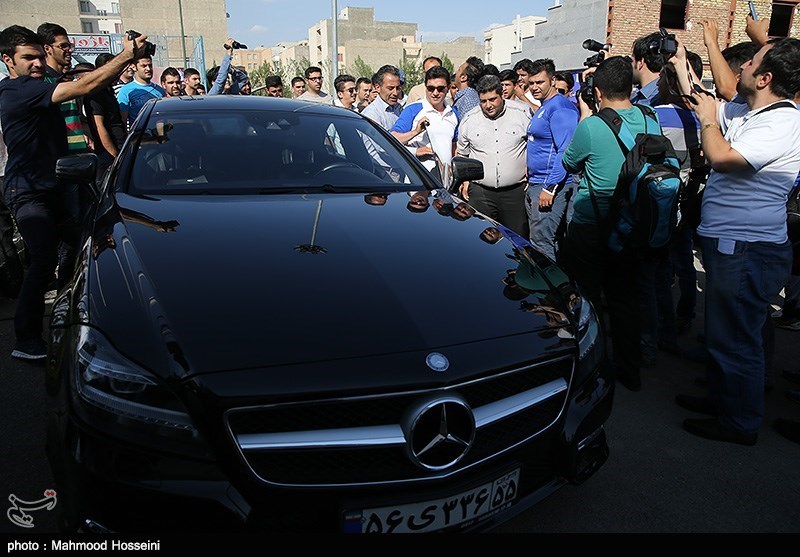 ماشین جدید و میلیاردی قلعه نویی  +عکس