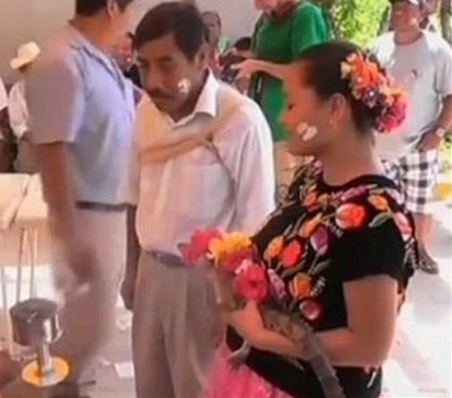 اقدام عجیب شهردار مکزیکی در ازدواج با یک تمساح!
