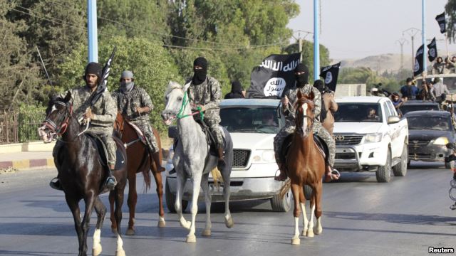 رژه رهبر داعش و محافظانش در خیابان! +عکس