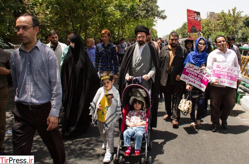  سید مجتبی خامنه ای و همسرش در راهپیمایی روز قدس