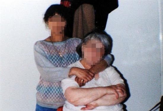 مادر سنگدل در ازای پنج پوند، دخترش را به مردان می فروخت! +عکس
