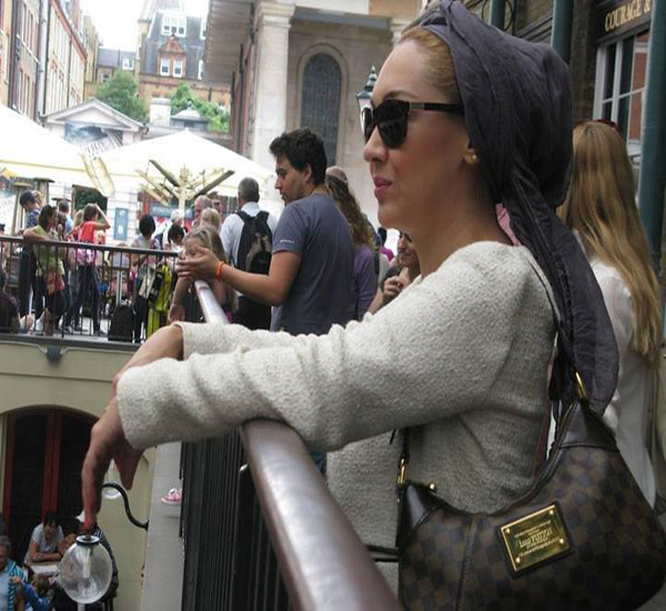 تیپ متفاوت بازیگر معروف زن ایرانی در لندن/عکس