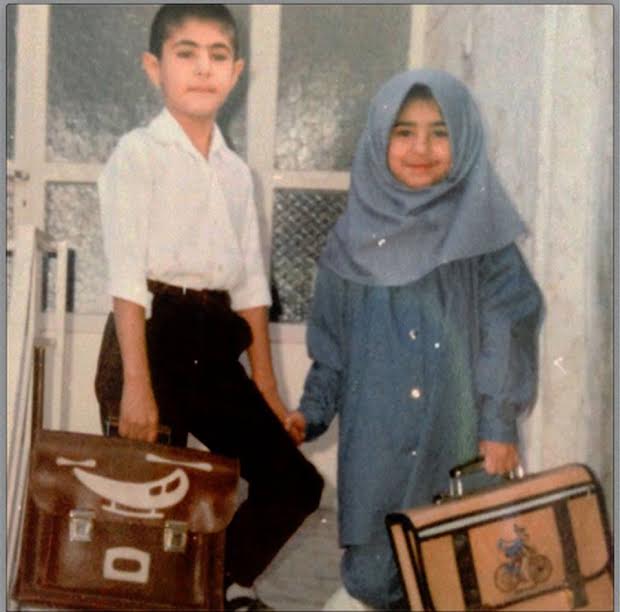 عکسی از اولین روز مدرسه خواننده پاپ محمد علیزاده و خواهرش