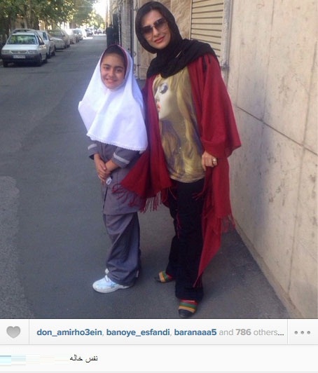 عکس/ لیندا کیانی و نفس خاله در راه مدرسه!