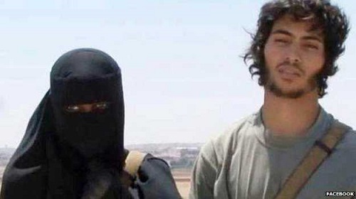 عکس/ اولین جلاد زن داعش!