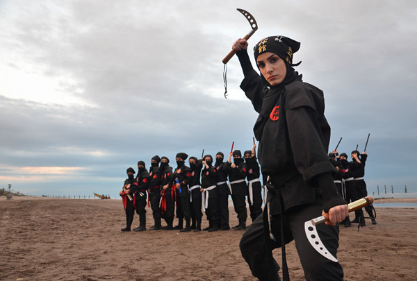 www.dustaan.com-تمرینات دختران «نینجـا» در سواحل دریای خزر14
