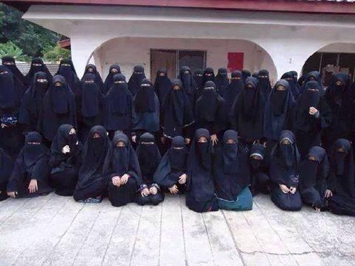عکس/ شمار زیادی از دختران جهاد نکاح در یک قاب!