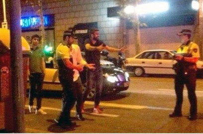 عکس/ لحظه رشوه دادن فوتبالیست معروف به پلیس!