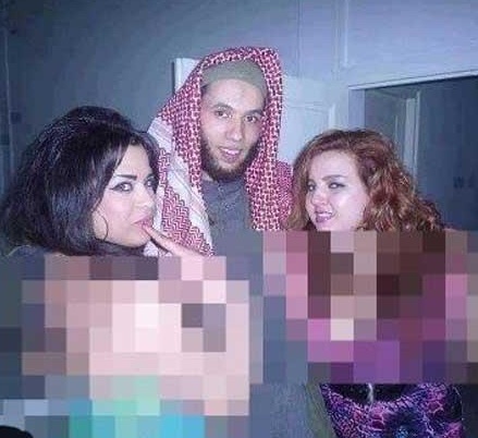www.dustaan.com-داعش زنان و دختران کم سن و سال را چگونه اغفال میکند؟!
