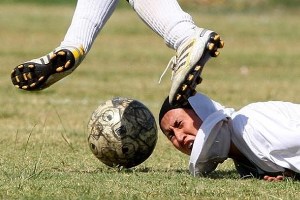 www.dustaan.com-دردسر ساز شدن کلیپس در فوتبال بانوان