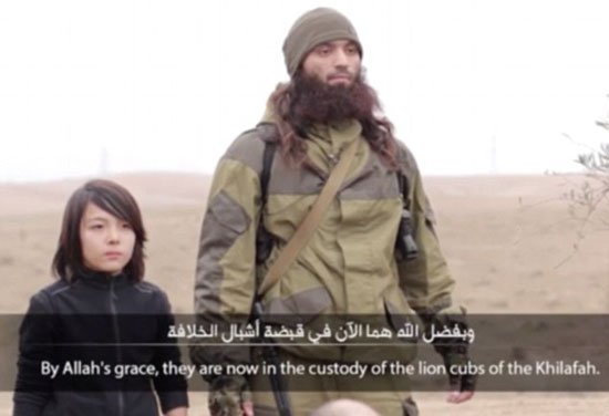 تصاویر/ کوچکترین جلاد داعش با 10 سال سن!
