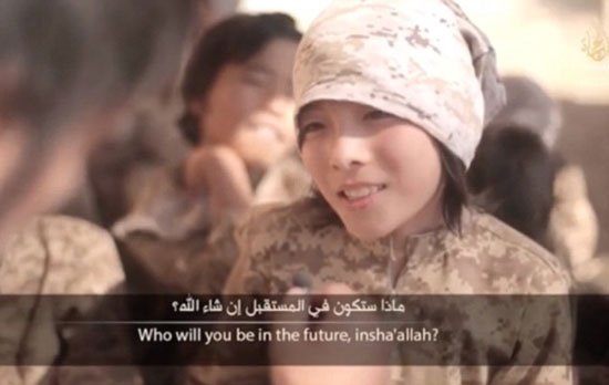 www.dustaan.com-تصاویری از کم سن ترین مامور اعدام داعش(16+)4
