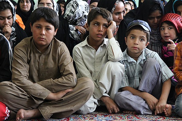 www.dustaan.com-معلمان در سیستان و بلوچستان، برای حفظ جان مسلح می شوند؟
