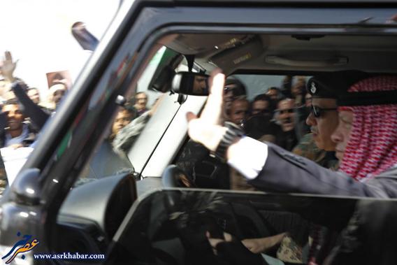 Jordan's King Abdullah waves to the crowds after returning from the US at the Queen Alia International Airport in Amman