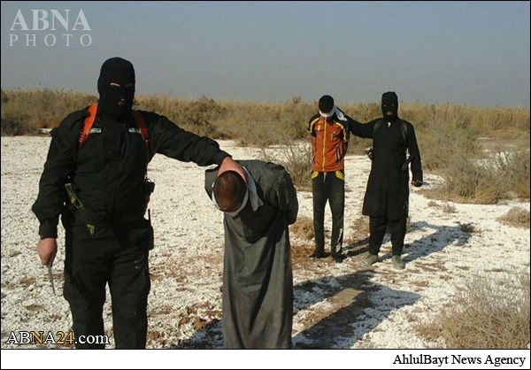 تصاویر/ داعش پدر و پسر عراقی را یکجا گردن زد