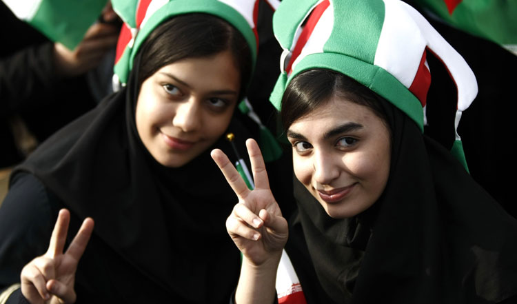 www.dustaan.com-راهپیمایی-۲۲-بهمن-۹۳-حضور-دختران-بی-حجاب-پسران-خبر-جدید-۳