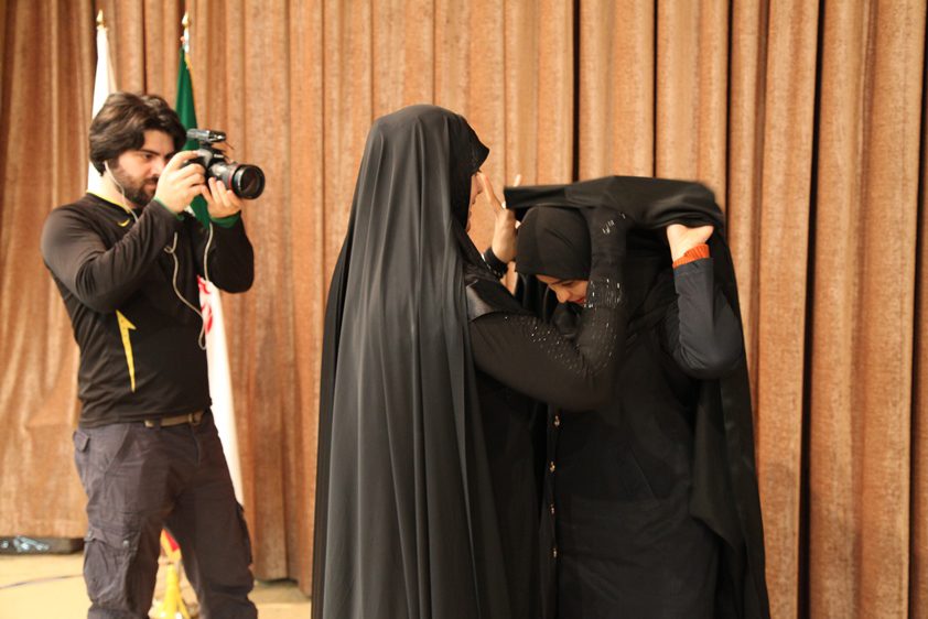 www.dustaan.com-چادری شدن دختران دانشجو توسط الهام چرخنده!۷