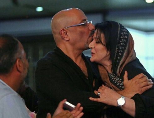 بوسه امیر جعفری بر پیشانی همسرش ریما رامین فر هنگام خوانده شدن نام رامین فر بعنوان بهترین بازیگر زن تلویزیون