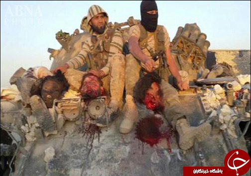 تصاویر/ عکس یادگاری عناصر جبهه النصره با سرهای داعشیها! (فقط +18)