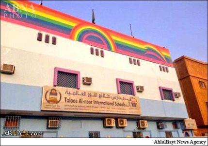 تصاویر/ ترویج همجنس‌ بازی در یکی از مدارس سعودی