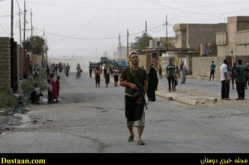 A member of Iraqi security forces walks on the street of Qayyara, Iraq, August 29, 2016. REUTERS/Azad Lashkari