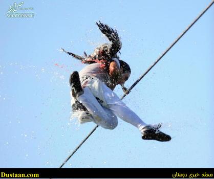 A contestant hangs onto a goose's neck w