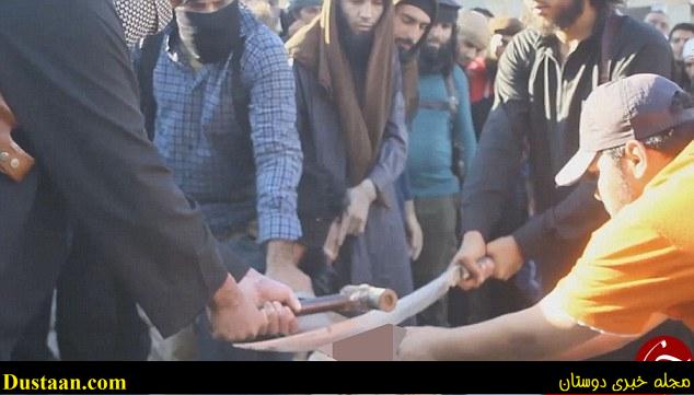 لحظه رعب آور قطع دست یک متهم به سرقت از سوی عناصر بی رحم داعش + تصاویر 16+