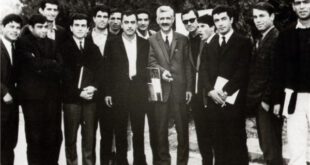 جلال آل احمد در میان شاگردانش