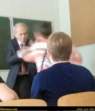 دانش آموز خشمگین معلمش را به باد کتک گرفت+فیلم(12+)