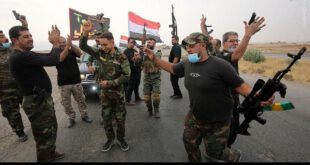 پایکوبی سربازان عراقی در جنوب موصل