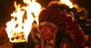 مجسمه ترامپ و کلینتون به آتش کشیده شد +تصاویر