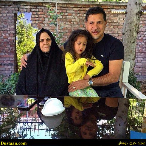 علی دایی در کنار مادر و دخترش