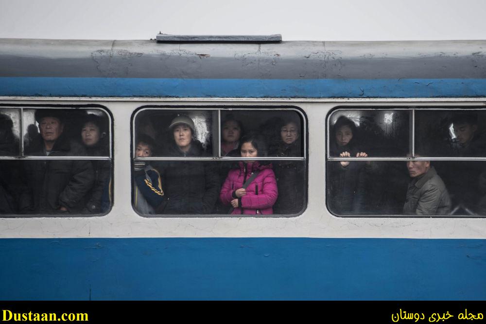 مسافر قطار برقی در پیونگ یانگ، کره شمالی