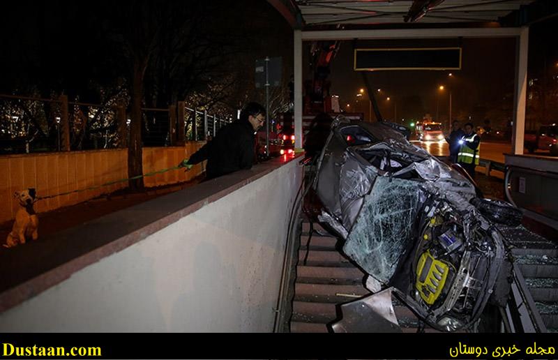www.dustaan.com-تصاویر: ورود خطرناک اتومبیل به ایستگاه مترو بخاطر ناتوانی راننده!