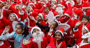عکس / جشن کریسمس در مدرسه‌ای در هند