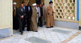 عکس: حضور رهبری در مزار شهدای ابرکوه