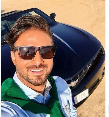 خواننده معروف در کنار ماشین گران قیمتش+عکس