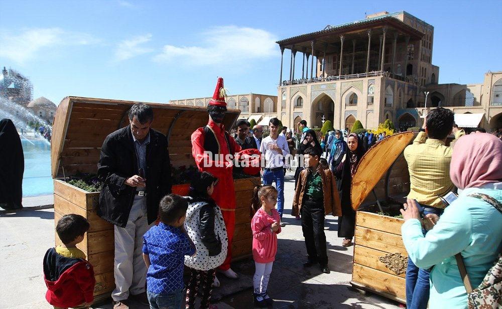 هم قدم با مسافران نصف جهان/تصاویر