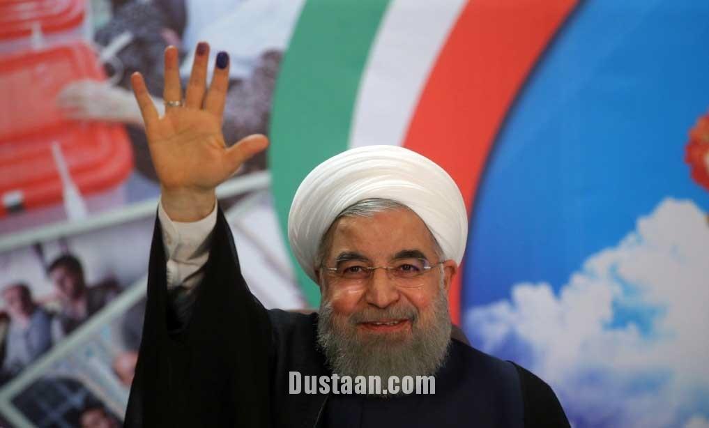 تصاویر حضور روحانی در وزارت کشور برای ثبت نام
