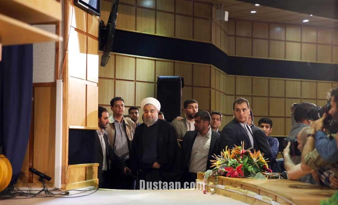 تصاویر حضور روحانی در وزارت کشور برای ثبت نام
