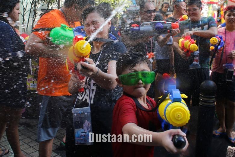 تصاویر فستیوال آب تایلندی ها در جشن سال نو