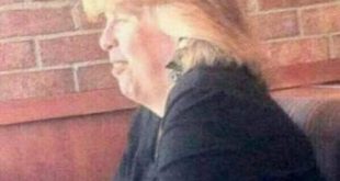زنی که با ترامپ مو نمی زند/عکس