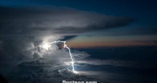 Pilot takes incredible pictures from inside his cockpit