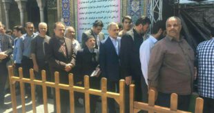 حسین فریدون در صف رای دهندگان/عکس